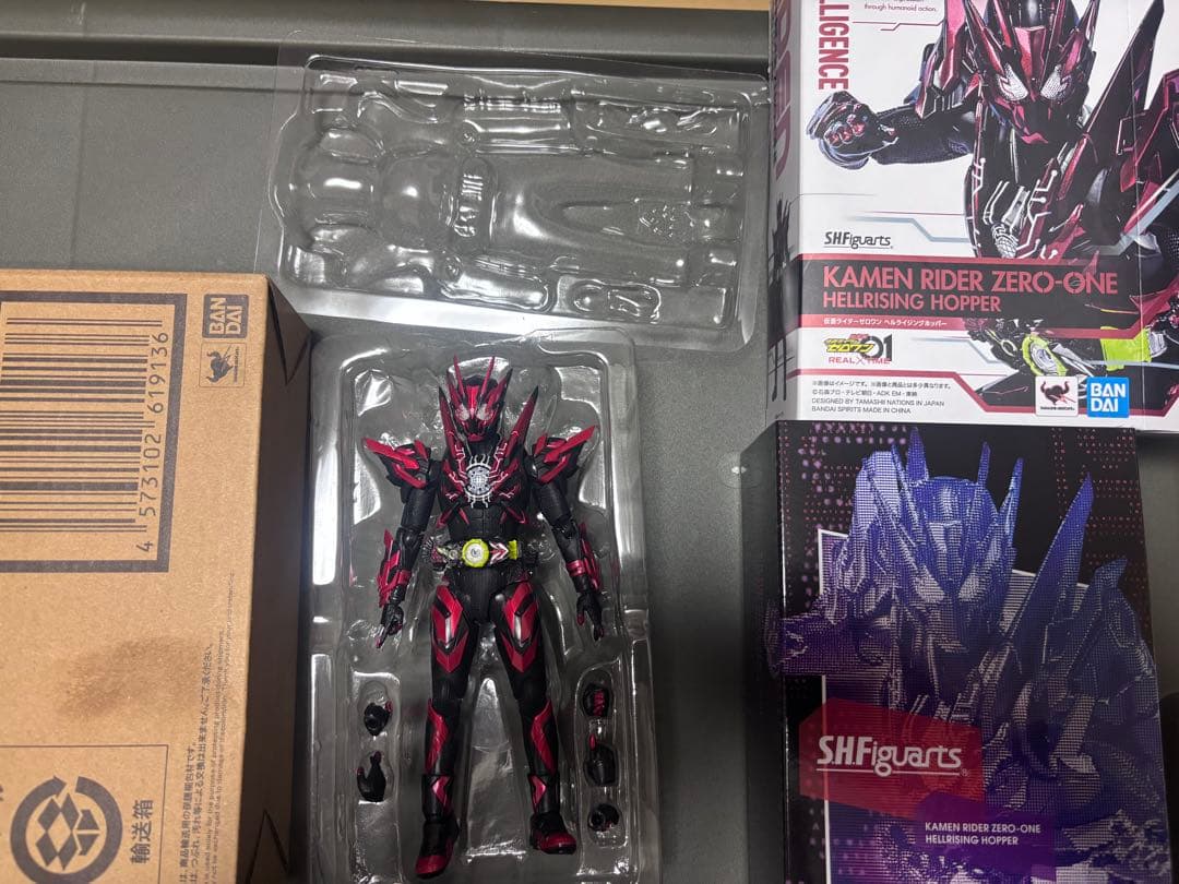 S H Figuarts 仮面ライダーゼロワン ヘルライジングホッパー