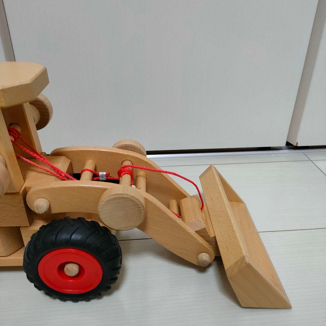 fagus　ブナの木で作られた働く車　ホイールローダー