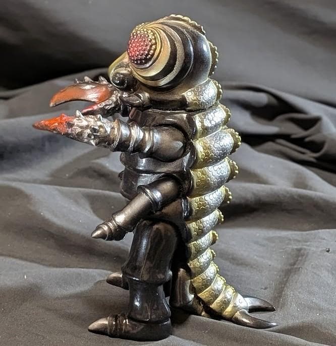 メガヌロン（トイグラフ）ソフビフィギュア