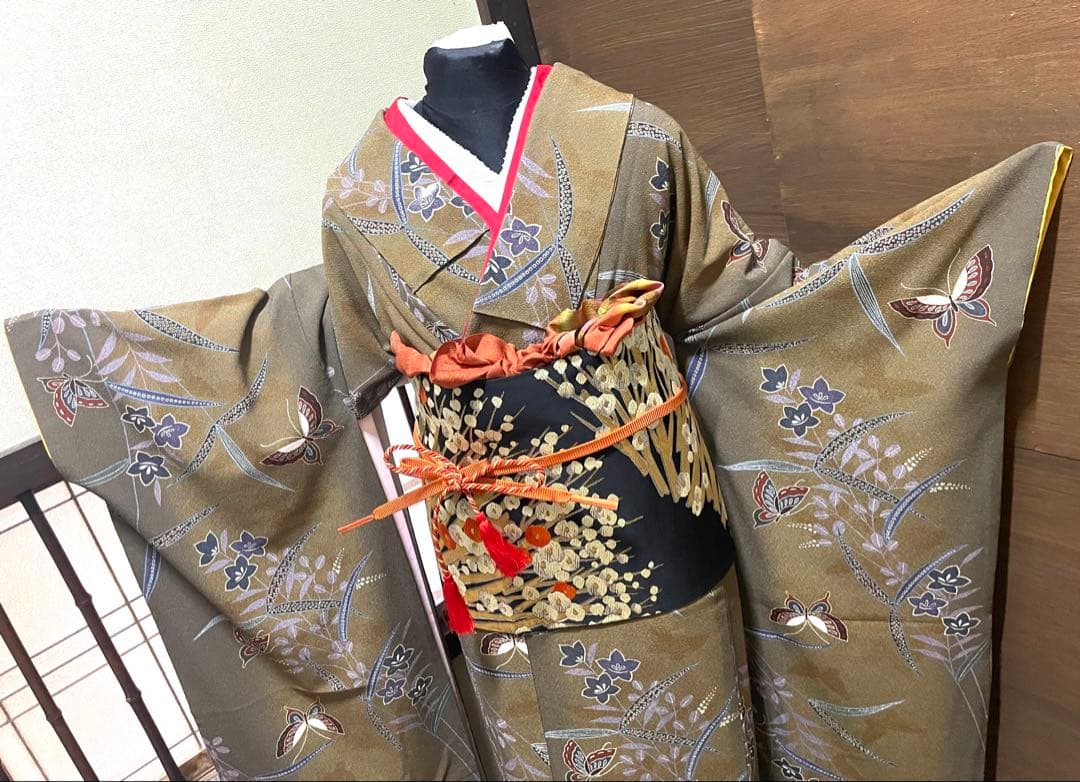 振袖フルセット6点サイズM〜Ｌ正絹　　舞蝶草花文　暈し染め