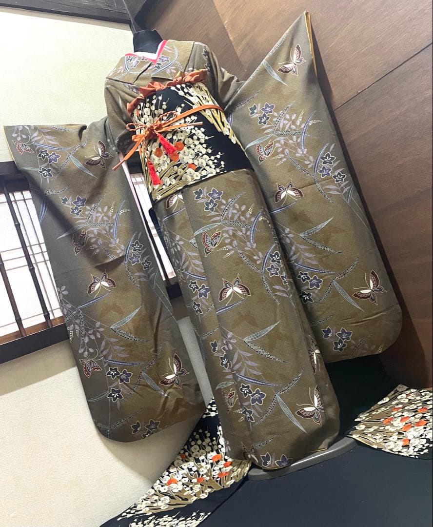 振袖フルセット6点サイズM〜Ｌ正絹　　舞蝶草花文　暈し染め