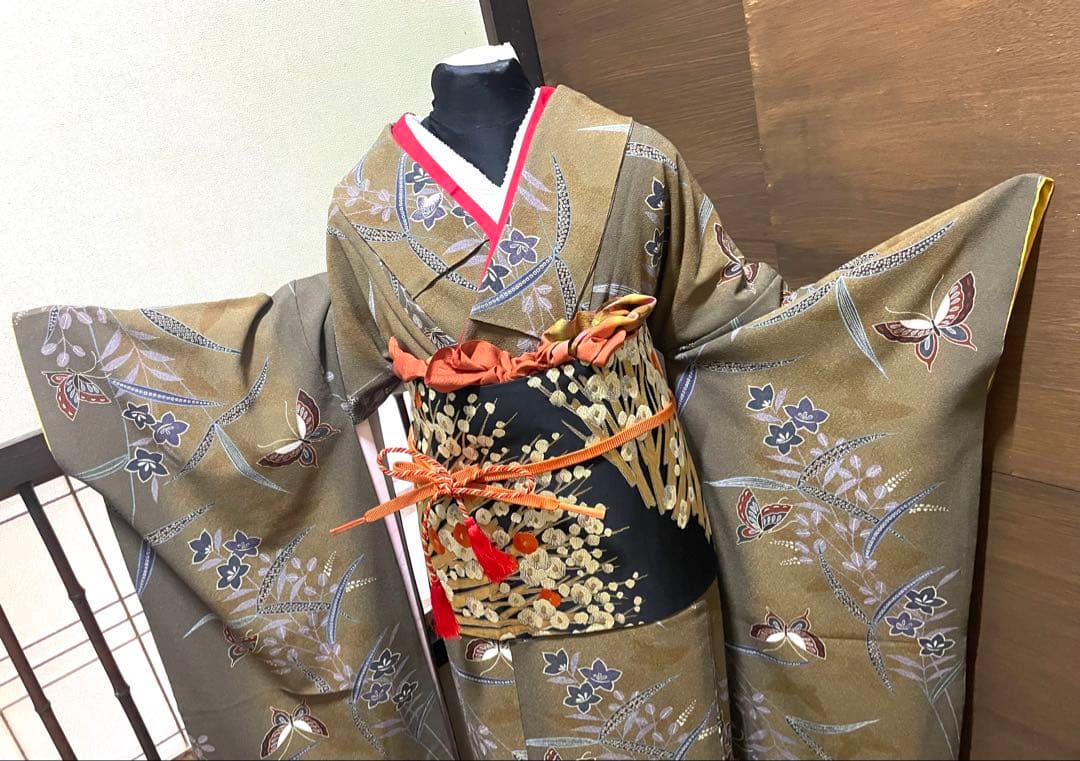 振袖フルセット6点サイズM〜Ｌ正絹　　舞蝶草花文　暈し染め