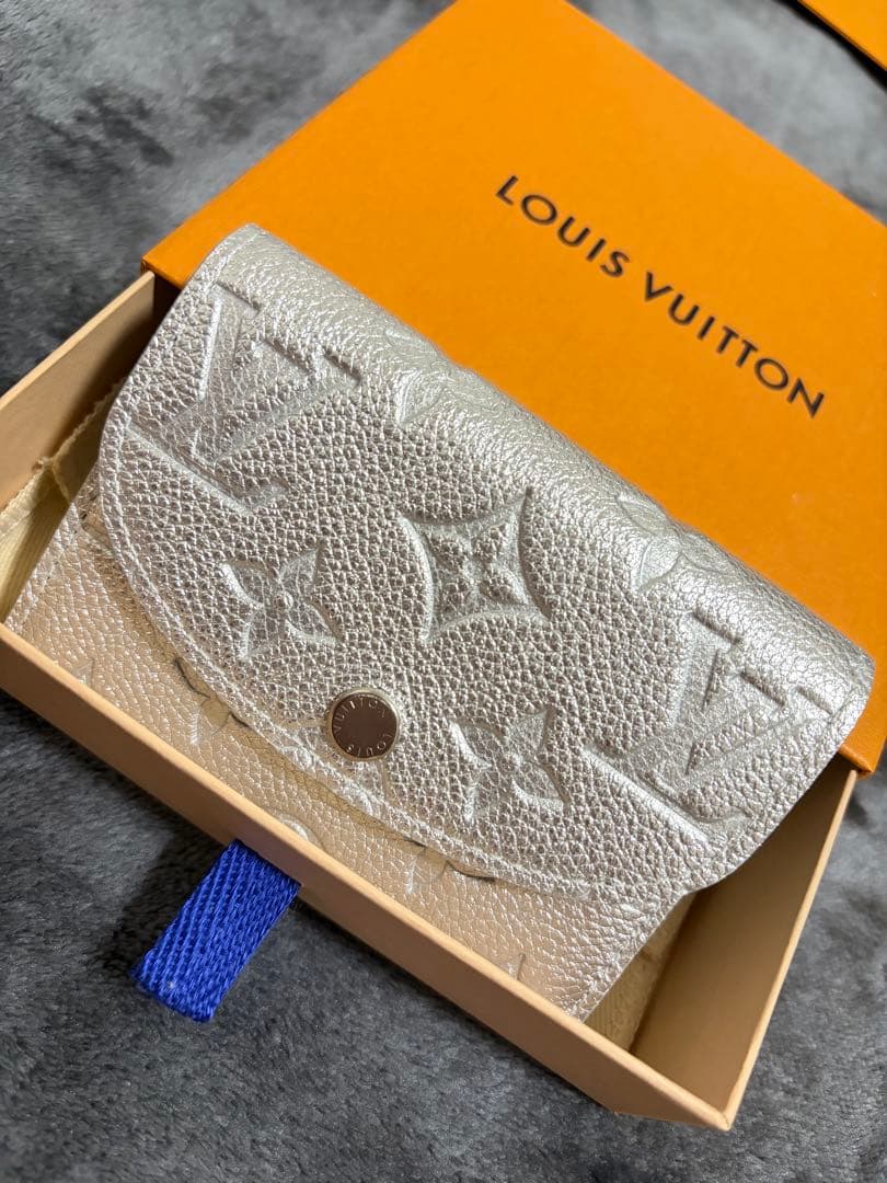 もも ルイヴィトンケース ポルトモネ・ロザリ