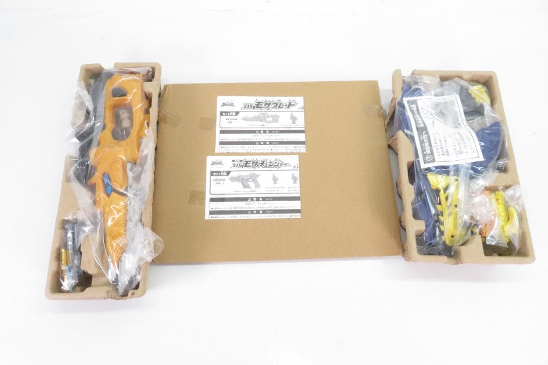 新品傷有　リュウソウゴールド 最強竜装セット-DXモサチェンジャー&モサブレード