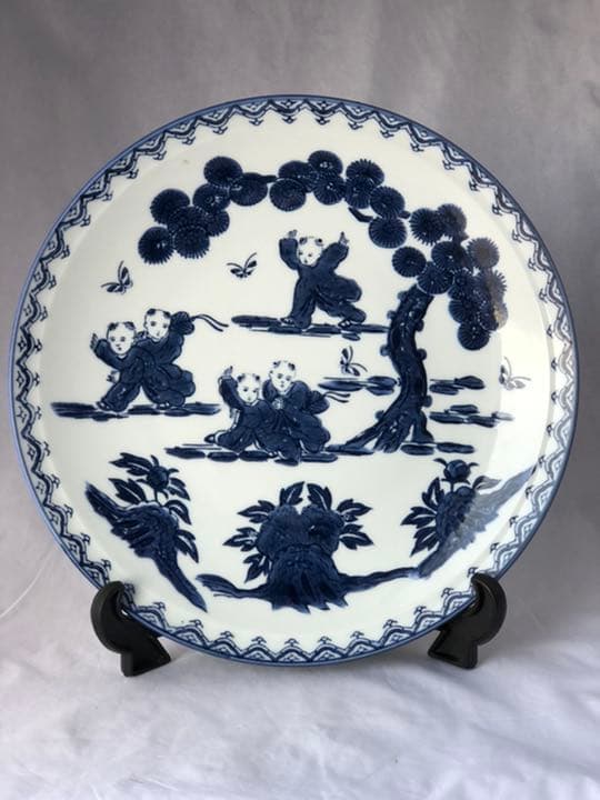 鍋島焼の染付け大皿　稚児絵　直径約30cm