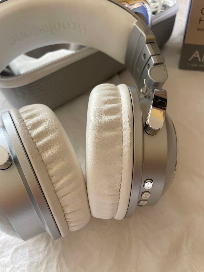 Brookstone Ariana アリアナ ワイヤレス 猫耳ヘッドホン 限定版