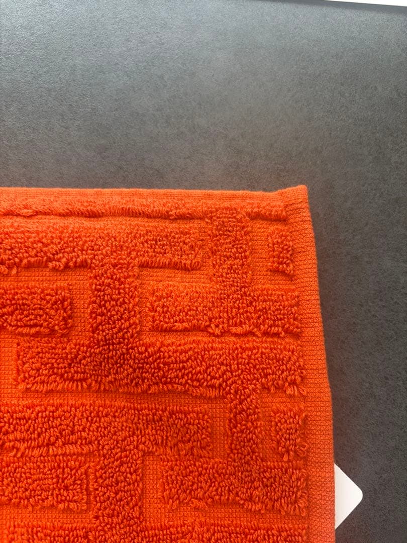 新品未使用　HERMES（エルメス）タオル95x55オレンジ