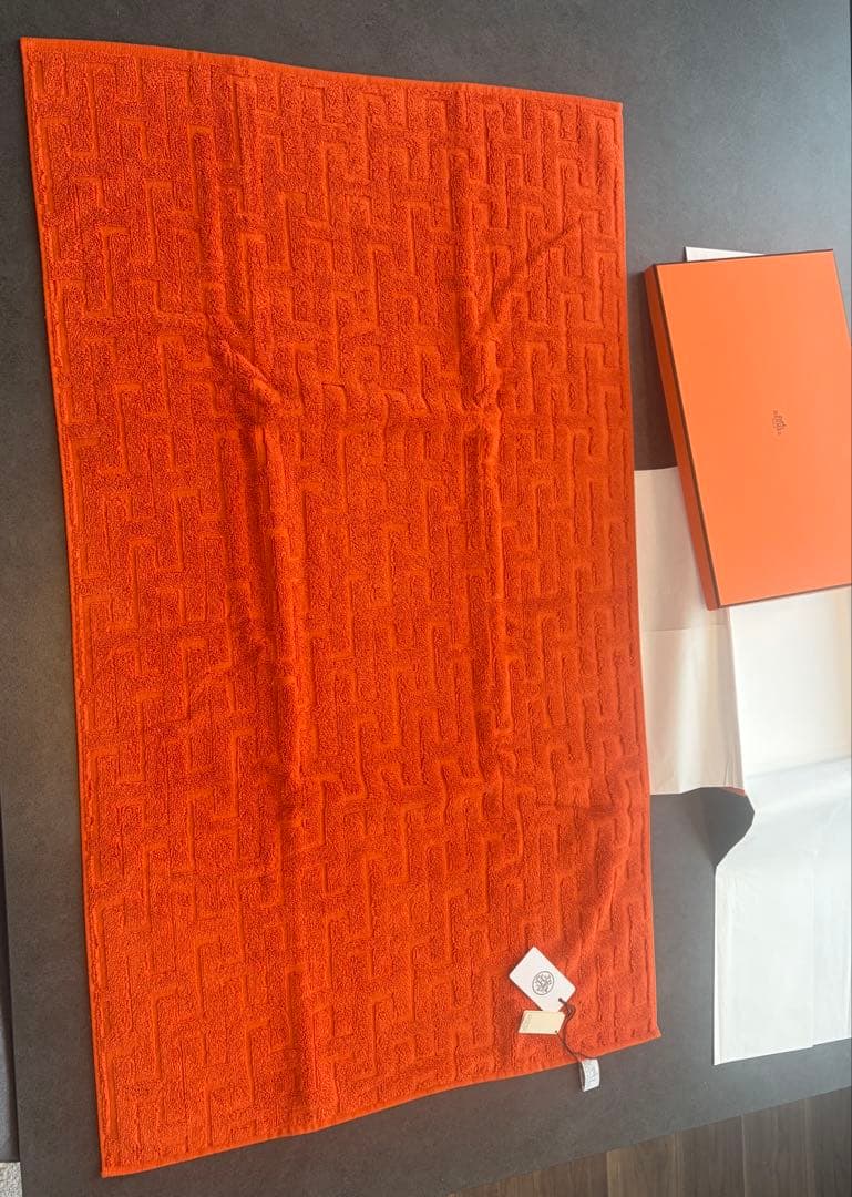 新品未使用　HERMES（エルメス）タオル95x55オレンジ