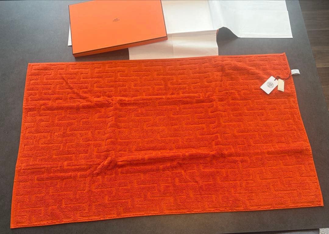 新品未使用　HERMES（エルメス）タオル95x55オレンジ