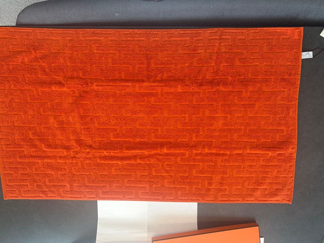 新品未使用　HERMES（エルメス）タオル95x55オレンジ
