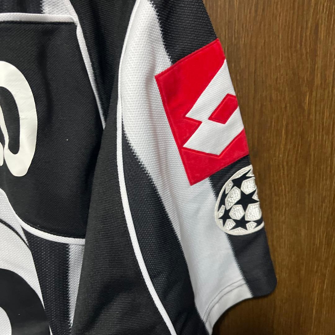 Juventus サッカージャージ 黒白ストライプ