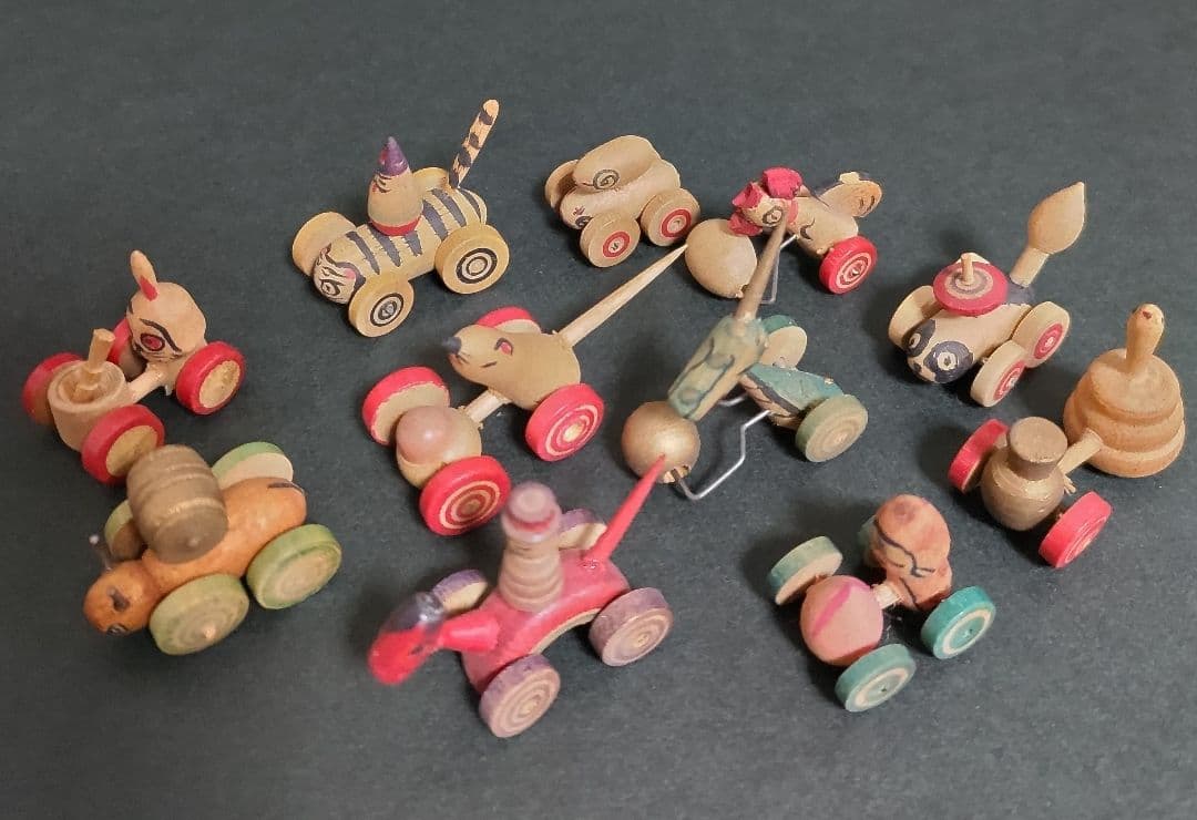 木地玩具　十二支モチーフ　車　ミニチュア　山車　土産物　民芸品