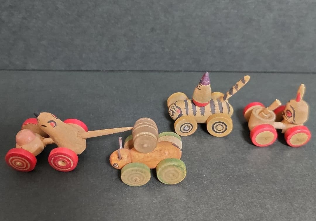 木地玩具　十二支モチーフ　車　ミニチュア　山車　土産物　民芸品