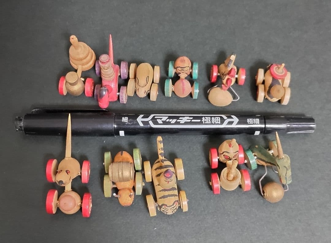 木地玩具　十二支モチーフ　車　ミニチュア　山車　土産物　民芸品