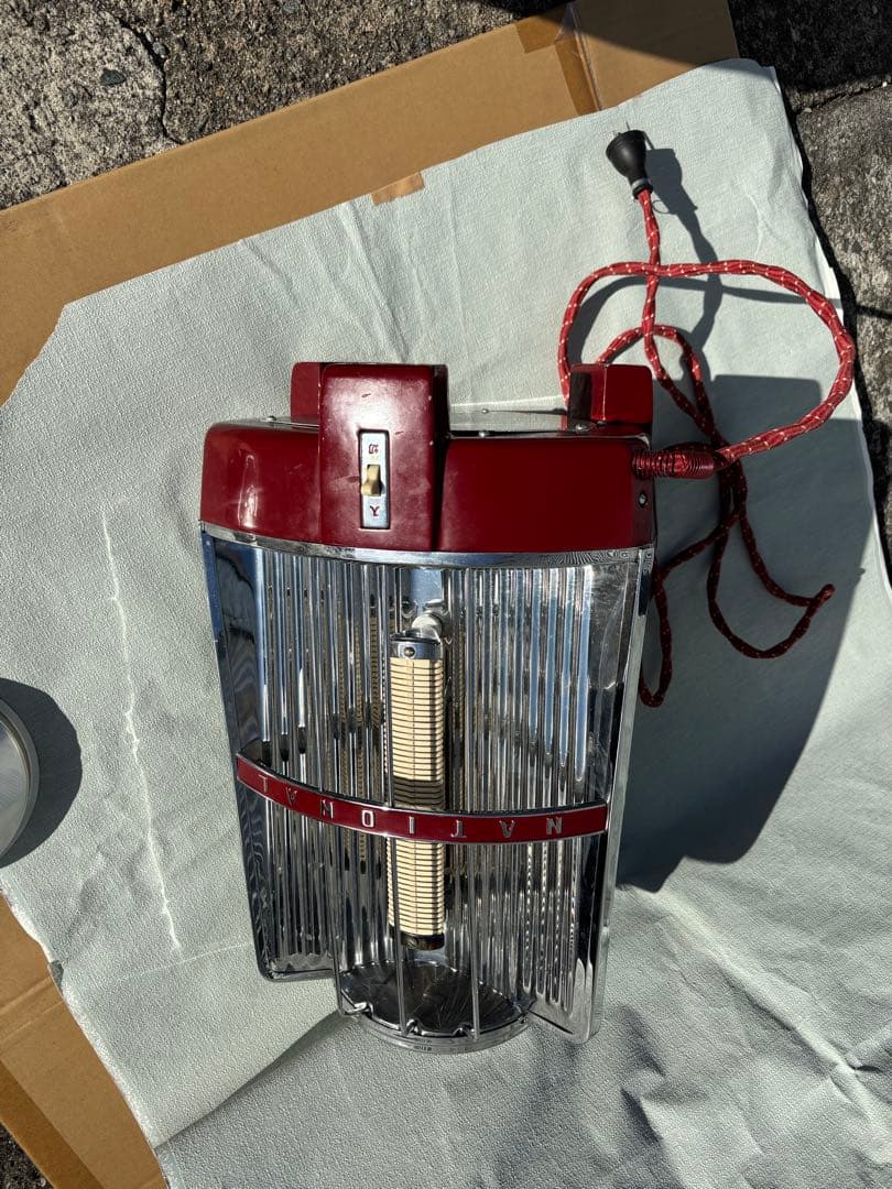 ナショナルの可愛いレトロな三角パネル電気ストーブ　作動品　NATIONAL 希少