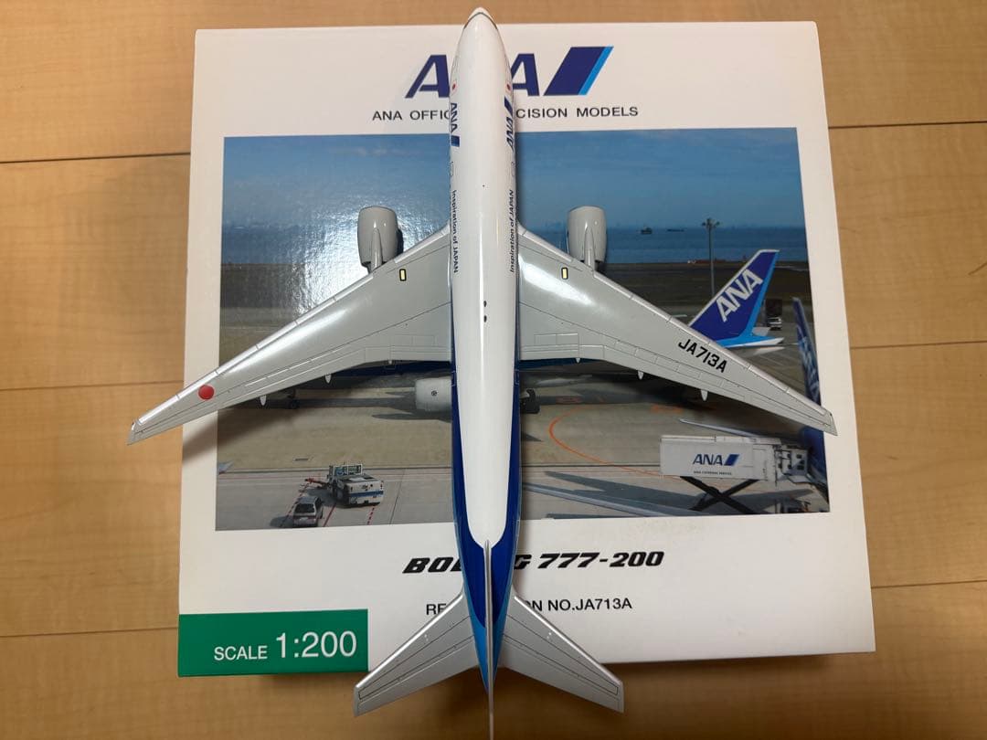 全日空商事B777-200 JA713Aスケール1:200