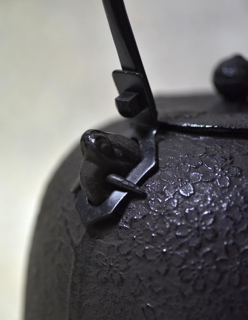 南部鉄瓶　鍋元造桜鉄瓶　【極上品】紙箱入り/お茶道具