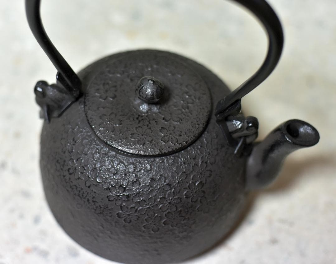南部鉄瓶　鍋元造桜鉄瓶　【極上品】紙箱入り/お茶道具