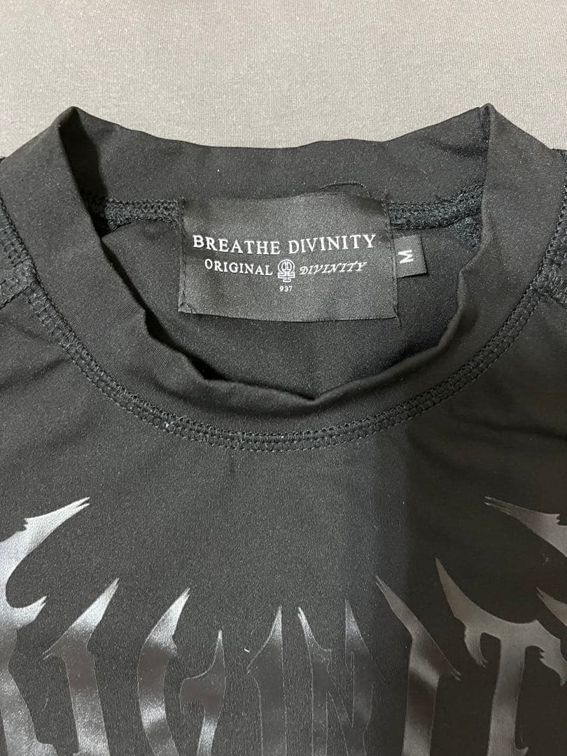 Breath the divinity t シャツ