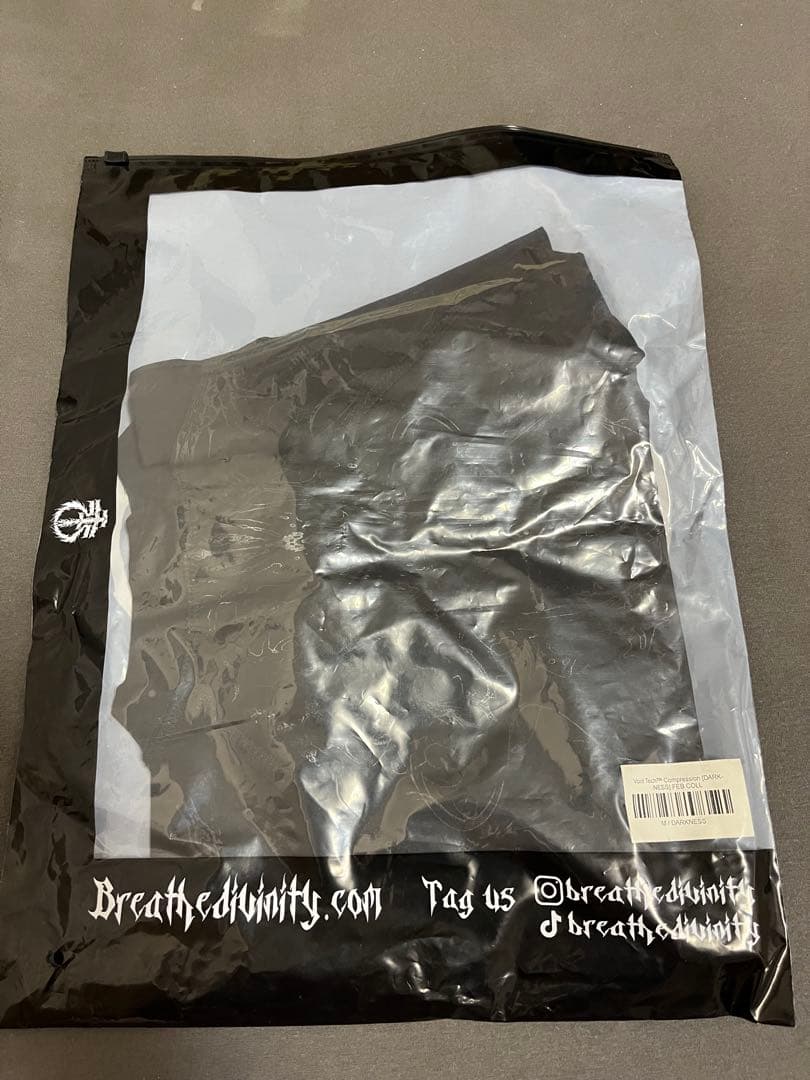 Breath the divinity t シャツ