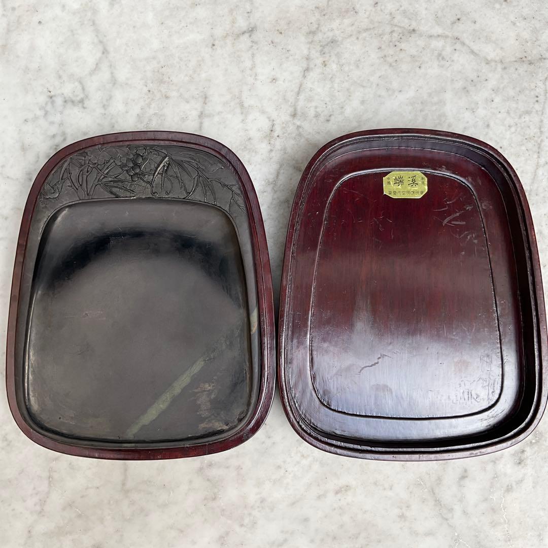 彫刻模様の硯、中国端硯、唐木ケース