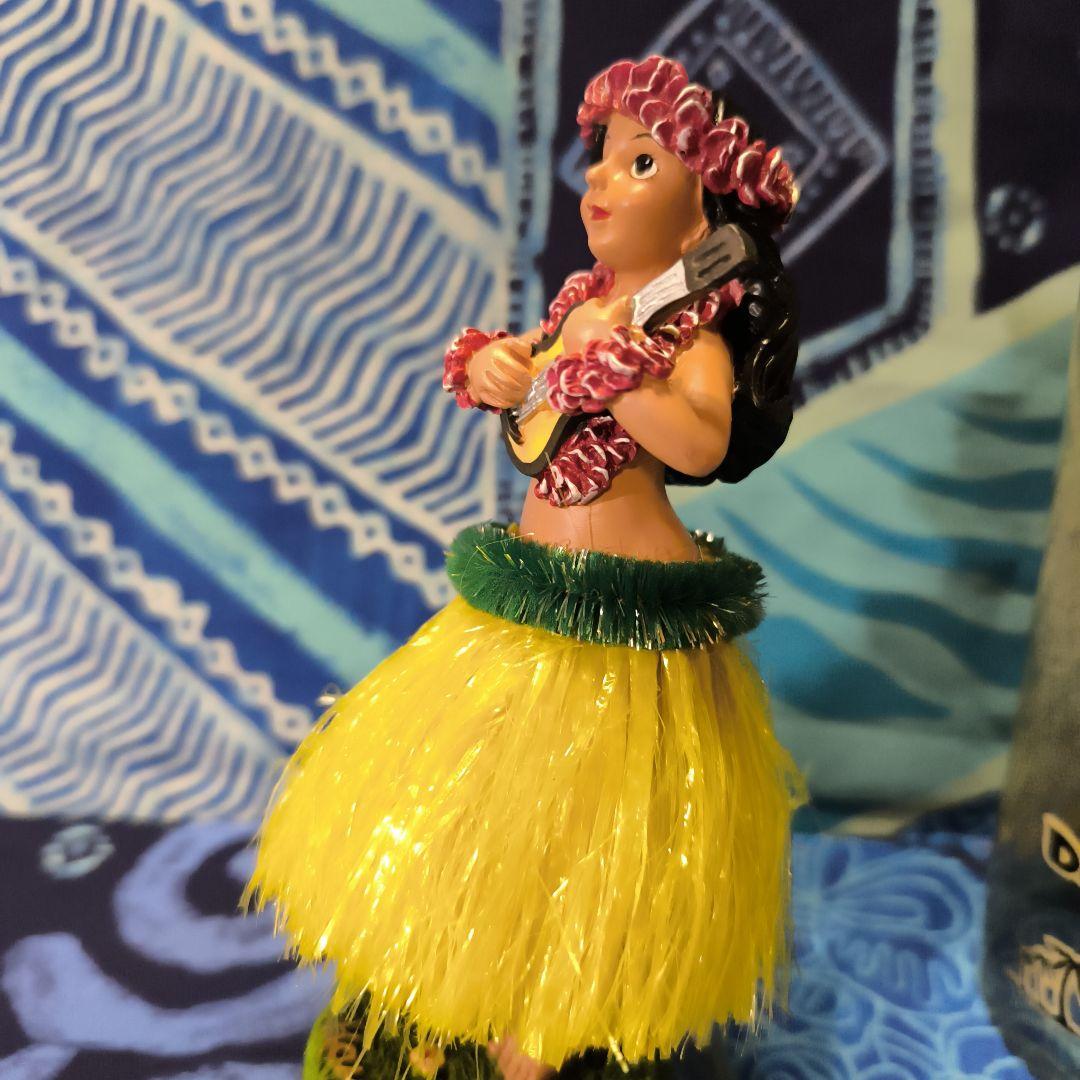 HulaDollダッシュボード用フラドール黄色w/ウクレレ
