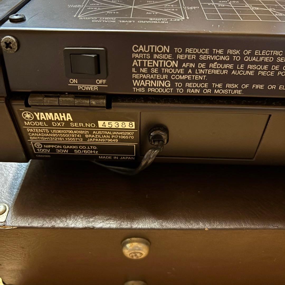 廃盤 ヤマハ シンセサイザー DX7 ハードケース付き 61鍵盤 32音色