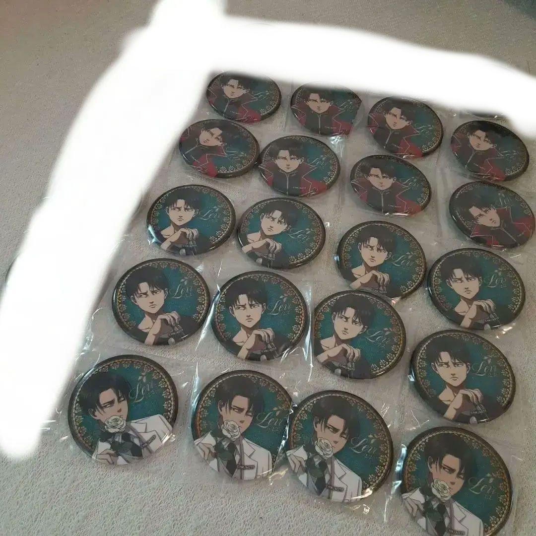 リヴァイ兵長　進撃の巨人　カラオケの鉄人コラボ　バースデー限定　缶バッジ