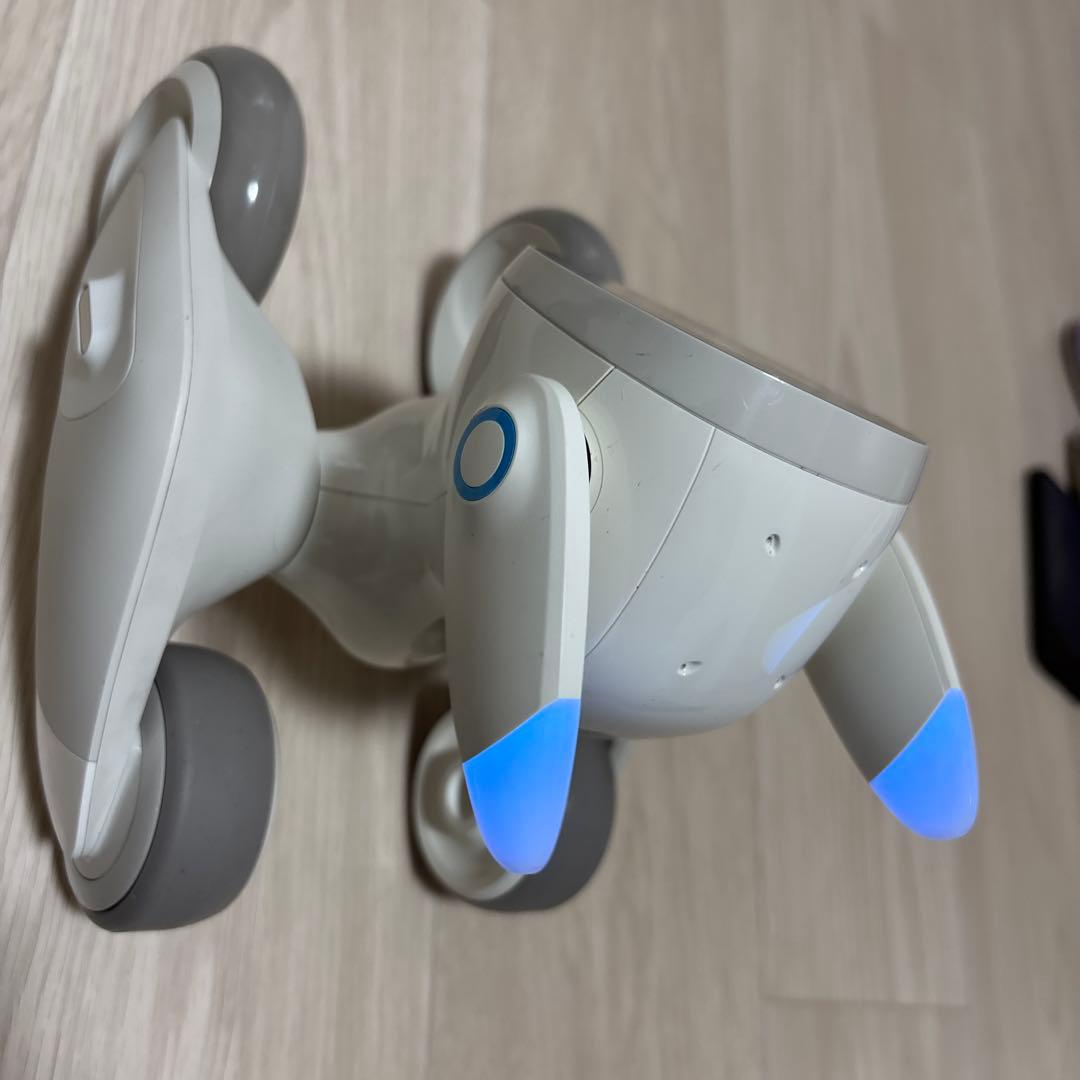 Loona 「ルーナ」ペットロボット　充電スタンド付き