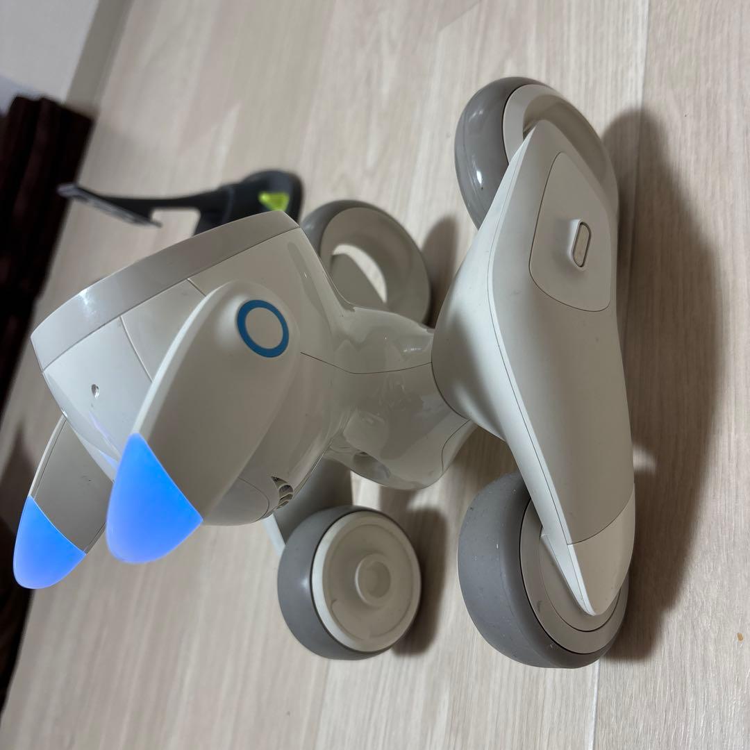 Loona 「ルーナ」ペットロボット　充電スタンド付き