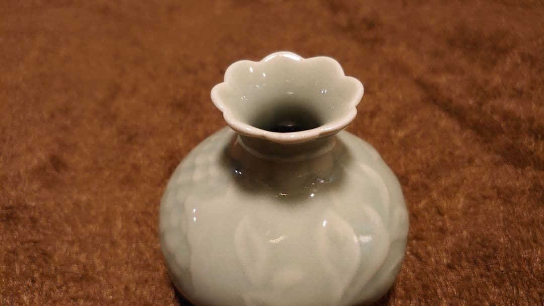 青磁　李朝青磁　陽刻　小壺　花入　蔵出し　１客