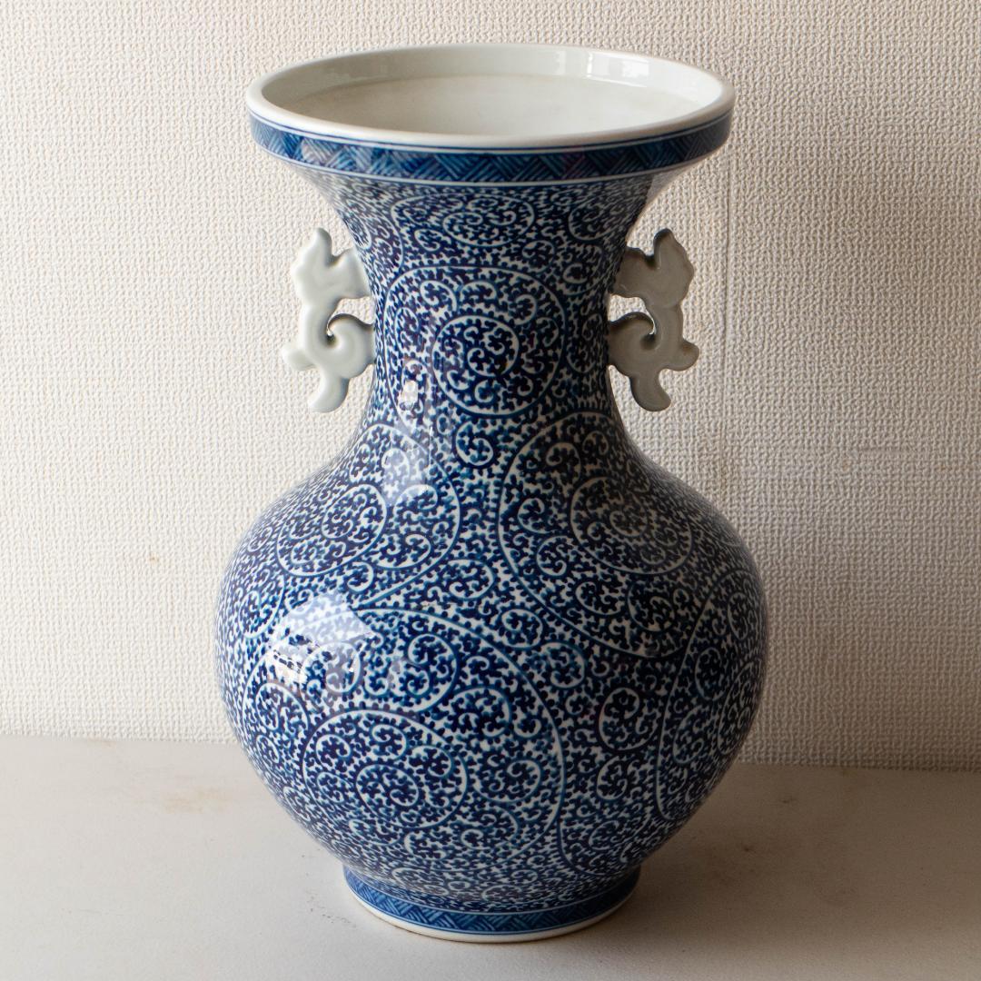 池田視行作 肥前有田 染付 蛸唐草文 双耳花瓶 高さ39.4cm