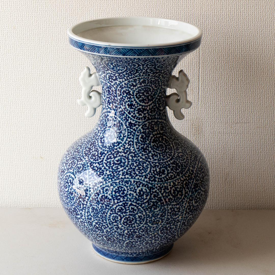 池田視行作 肥前有田 染付 蛸唐草文 双耳花瓶 高さ39.4cm