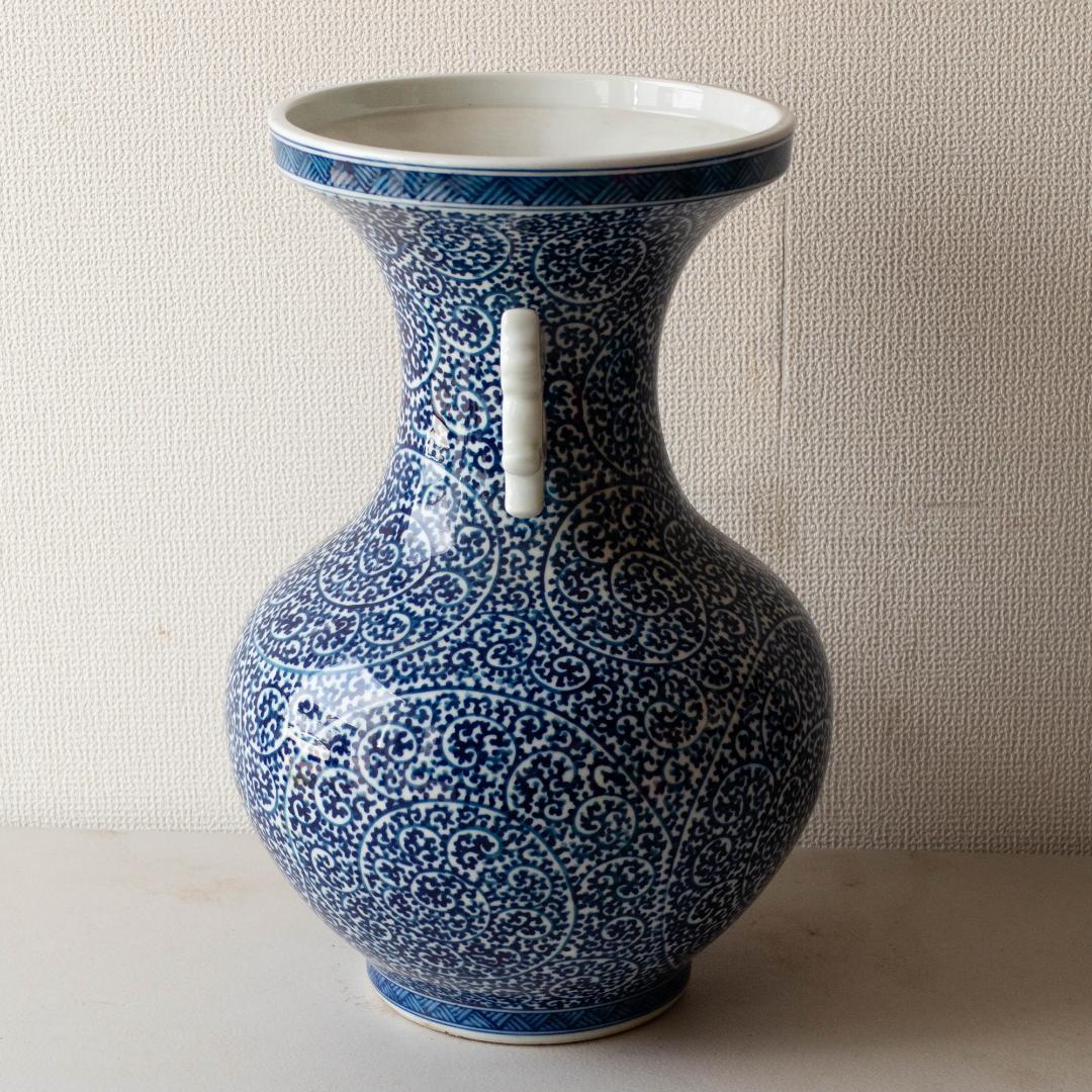 池田視行作 肥前有田 染付 蛸唐草文 双耳花瓶 高さ39.4cm