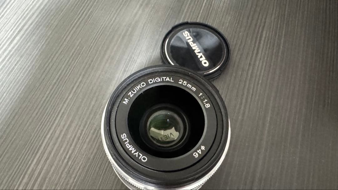 OLYMPUS PEN E-PL8 シルバー & M.ZUIKO25mmF1.8