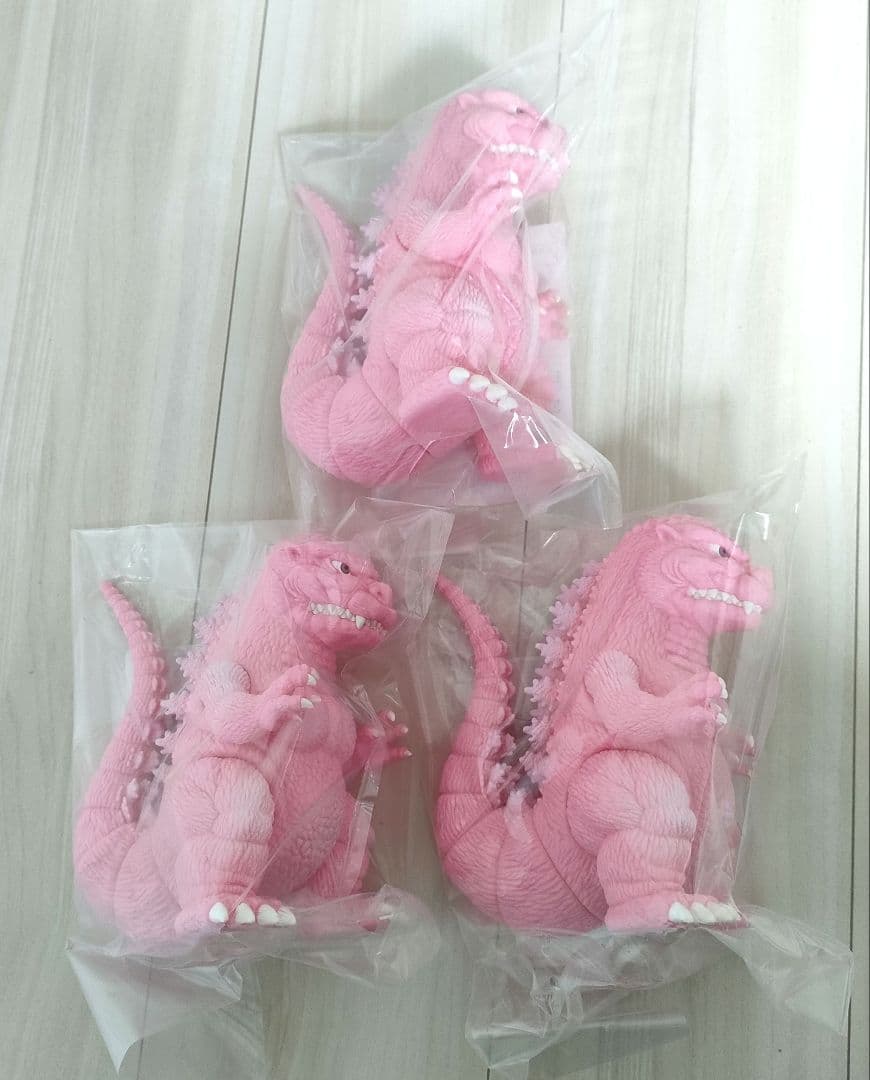 【新品・未開封】ファンタジートイズ ゴジラ ソフビ ピンク　✕３体