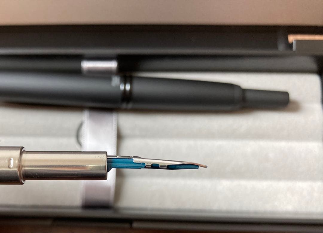 キャップレス万年筆　マットブラック　EF 極細