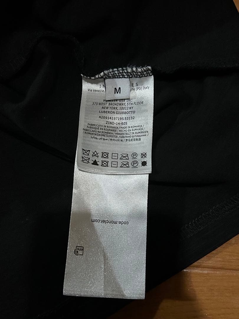 MONCLER ブラック Tシャツ