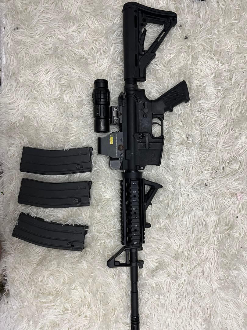 東京マルイM4 ガスブローバック、マガジン3本付き、 ホロサイト、ブースター付き