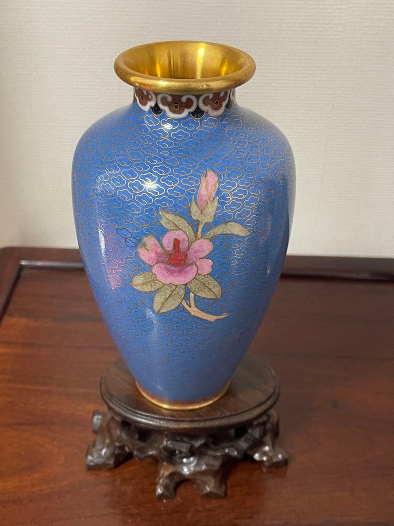 中国美術 梅蝶柄 七宝 花瓶 一对。七宝焼 壶1個台付き。一輪挿し一個おまけ付き