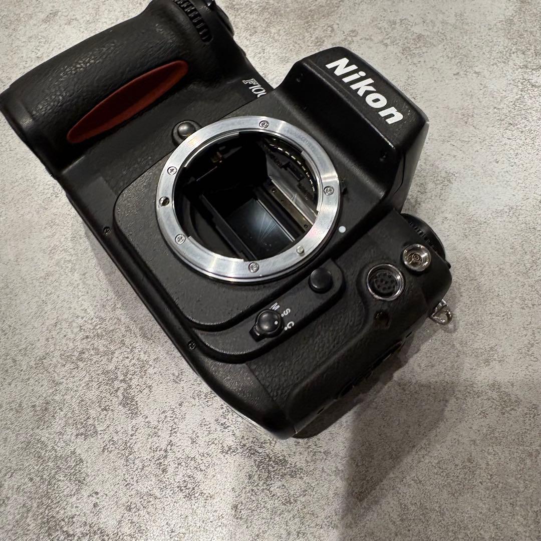 Nikon F100 フィルム一眼レフカメラ