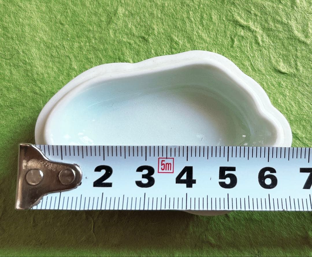 有田焼　雲流香合（青白磁）