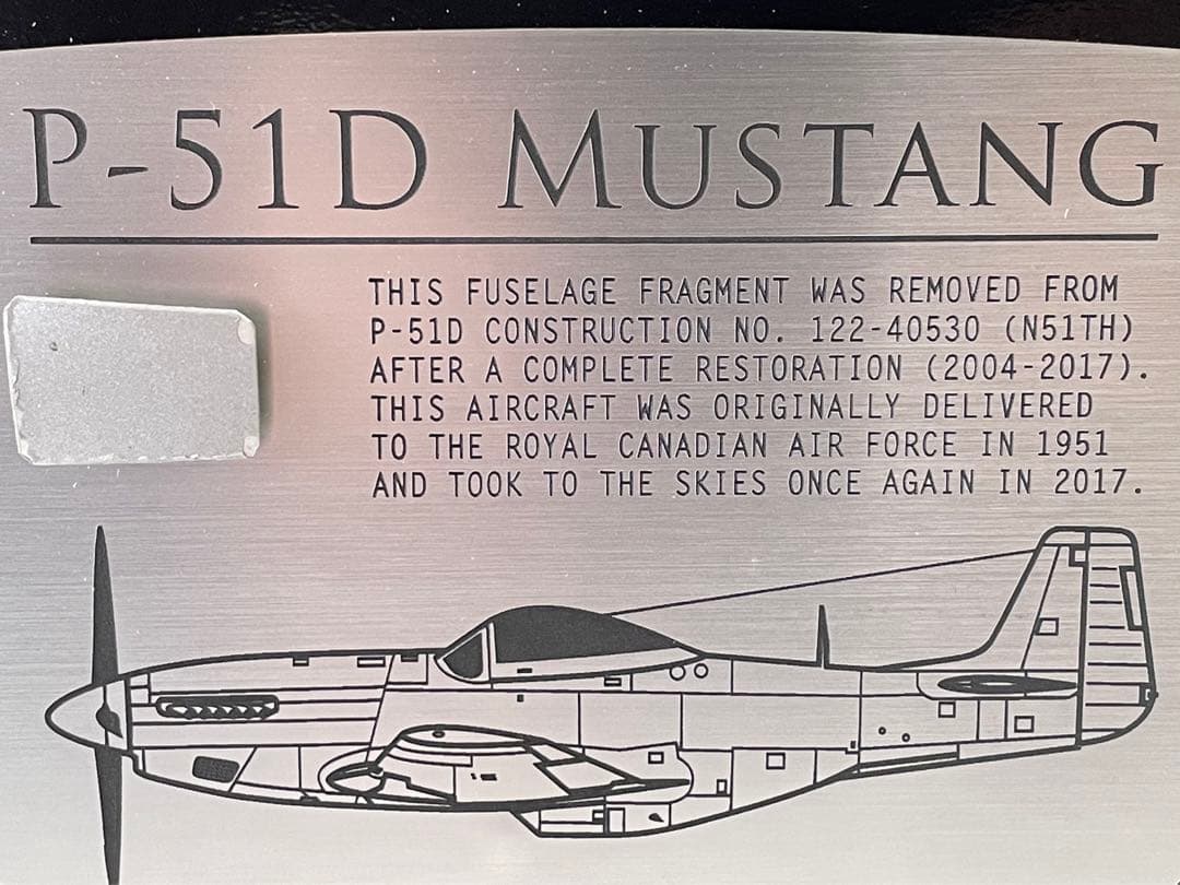 米戦闘機 P51 マスタング 実機破片付き コレクションディスプレイ
