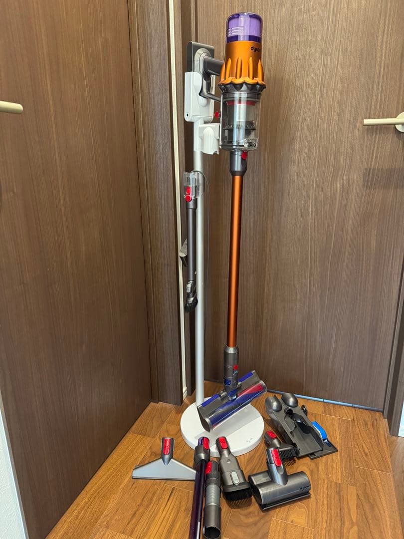 【KUMA様】Dyson スティッククリーナー 本体 各種アタッチメント付き