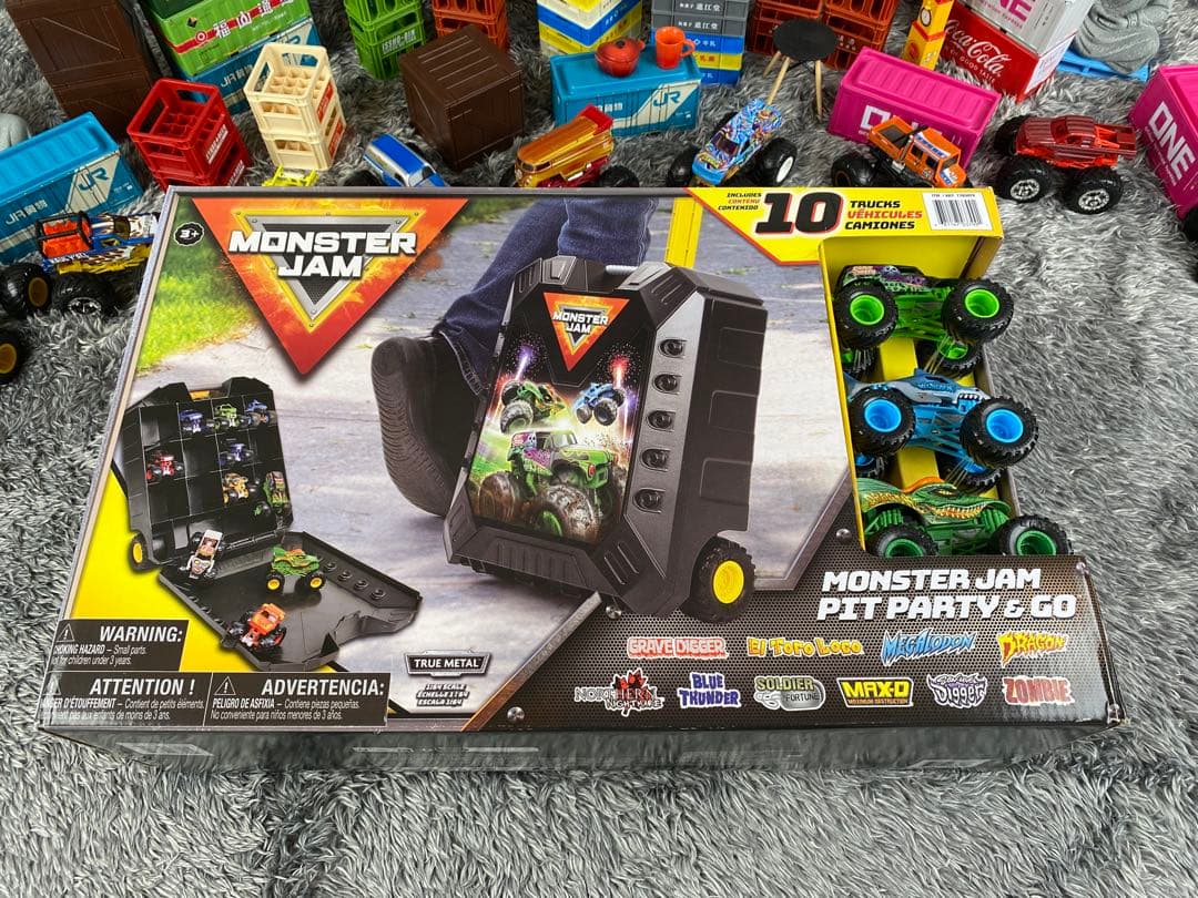 ミニカー Monster Jam Pit Party & Go 10 TRUCKS set