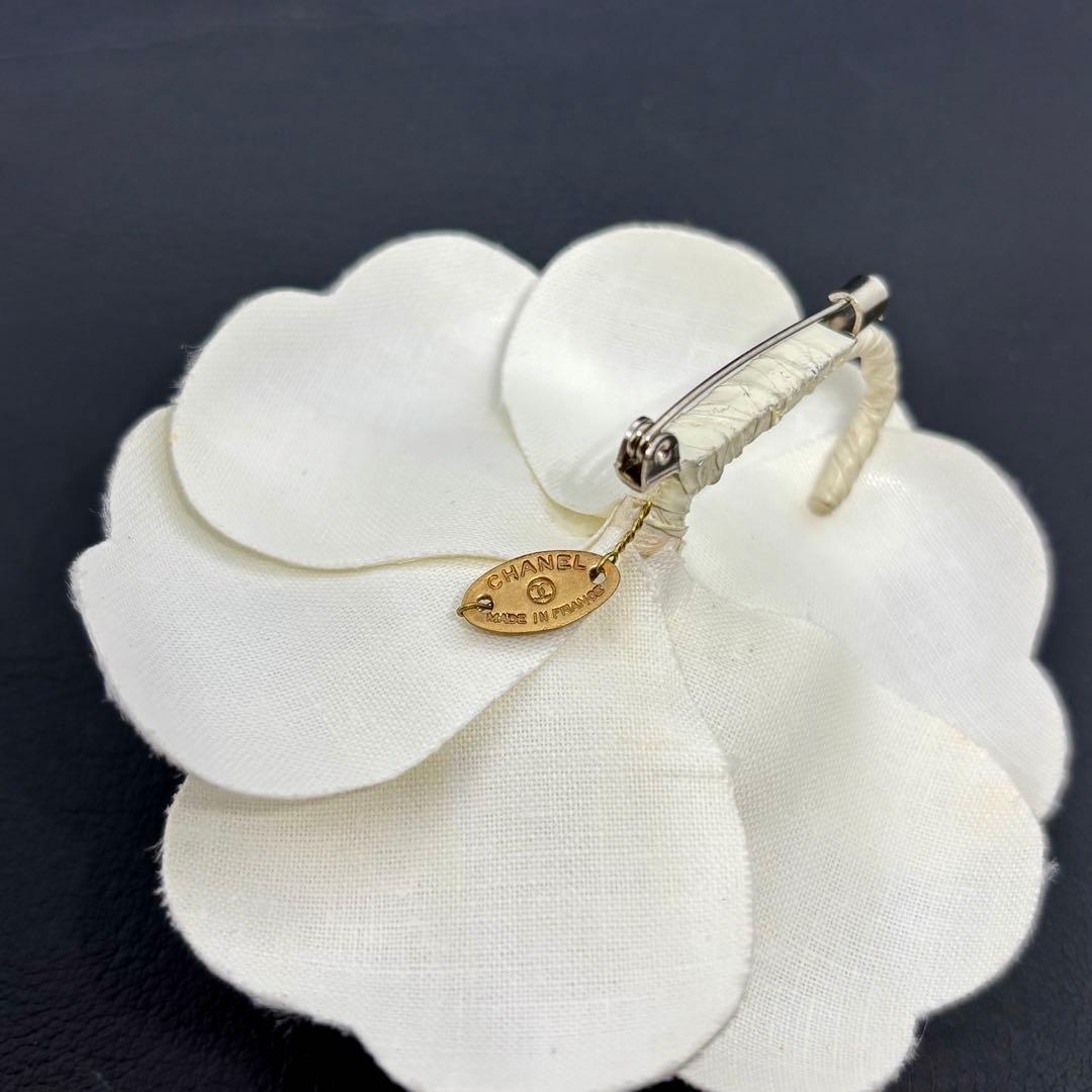 【美品】【シャネル】コサージュ ブローチ カメリア 白 入園式 入学式 式典など