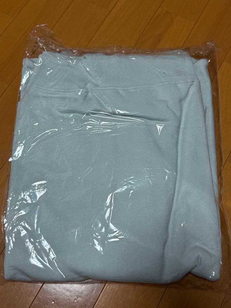 YOASOBI POP OUT クルーネックプルオーバー(白)