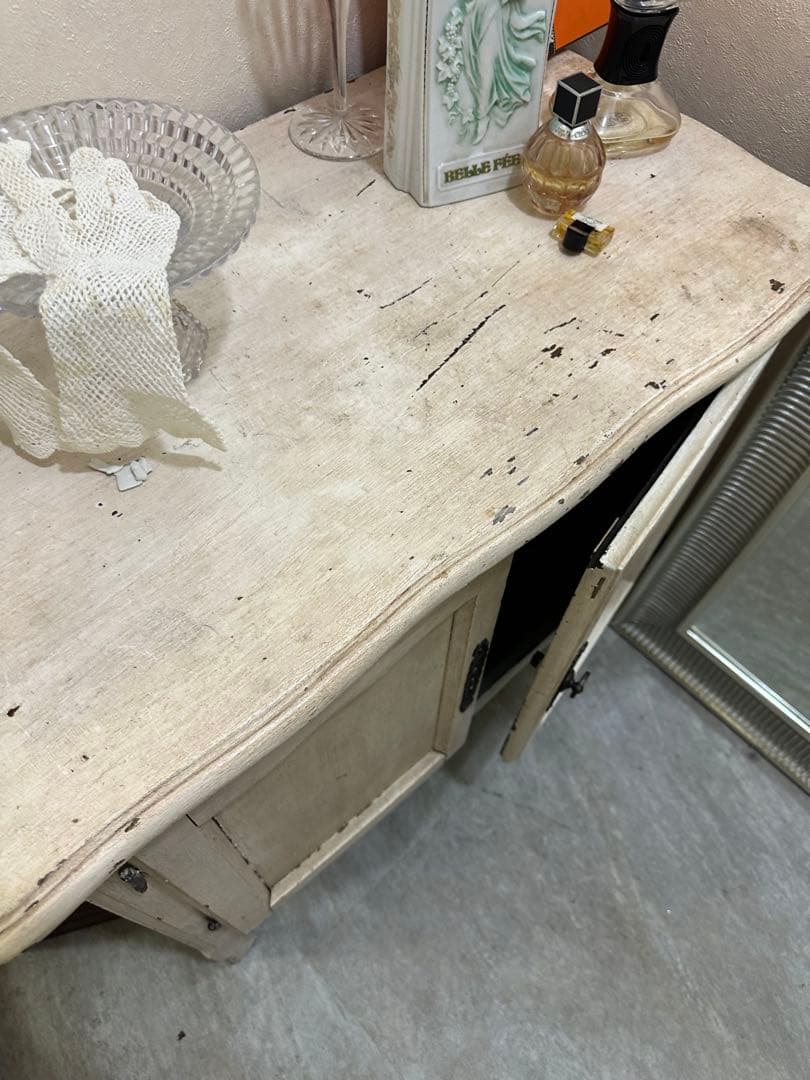 ヴィンテージホワイト木製アンティーク風キャビネット