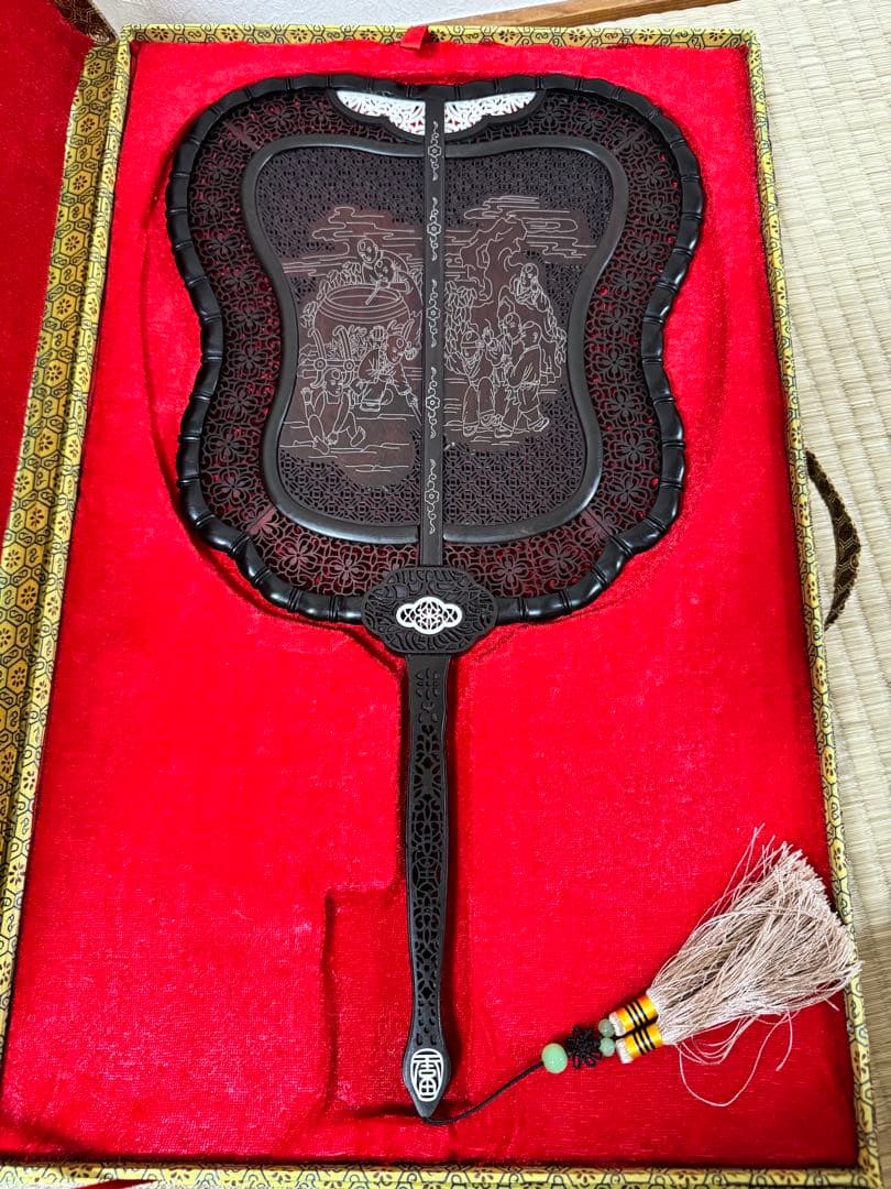 中国美術 透彫刻 軍配 高48cm幅28cm 台座・箱付 両面 団扇