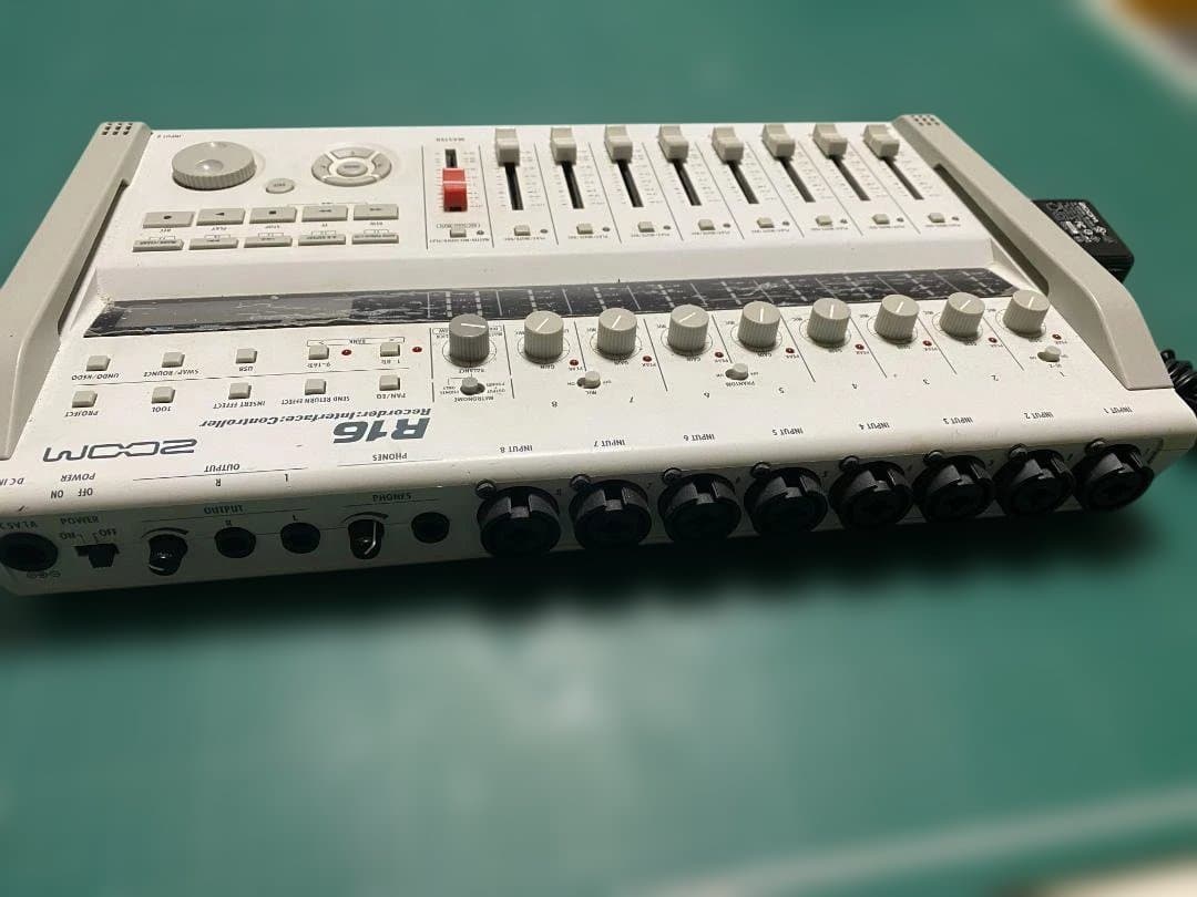 Zoom R16 マルチトラックレコーダー